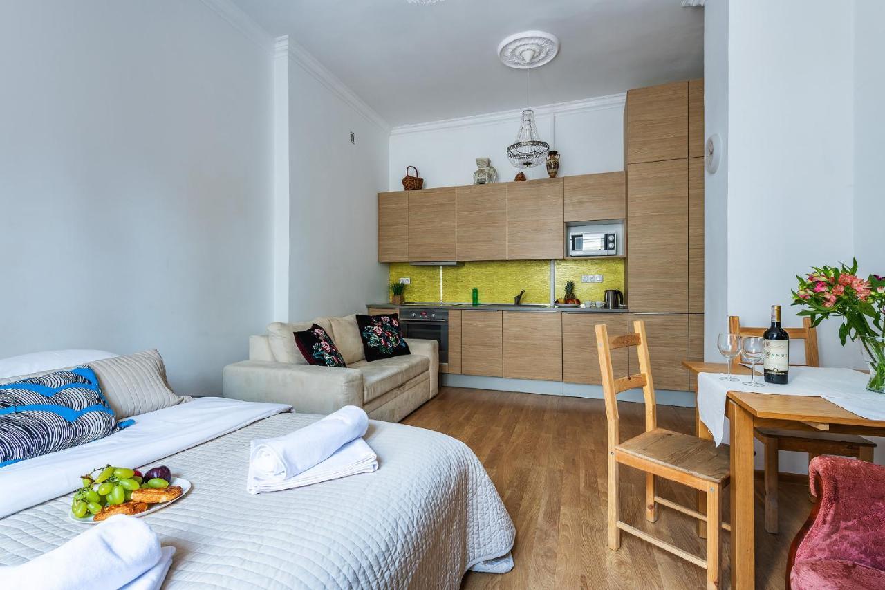Miodowa Street P&O Serviced Apartments Varşovia Exterior foto