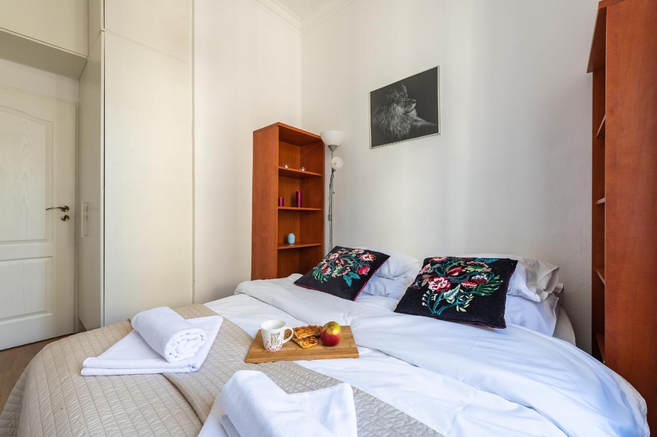 Miodowa Street P&O Serviced Apartments Varşovia Exterior foto